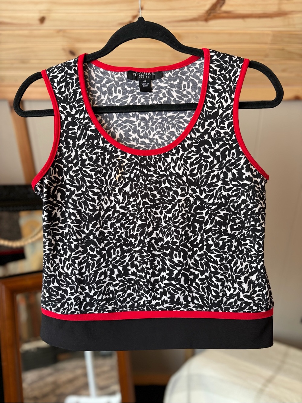 Perceptions Black & White Leaf Print Tank with Red Trim Size 6P